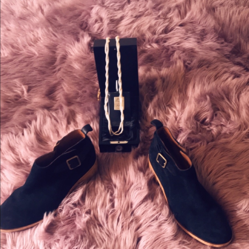 Shoes - Picture 2 of 7